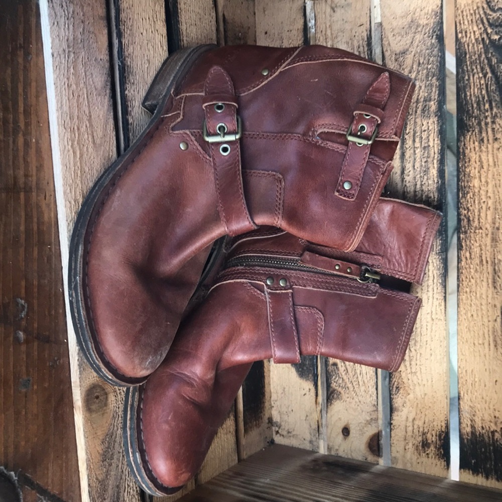 UGG leather boots style 1001661